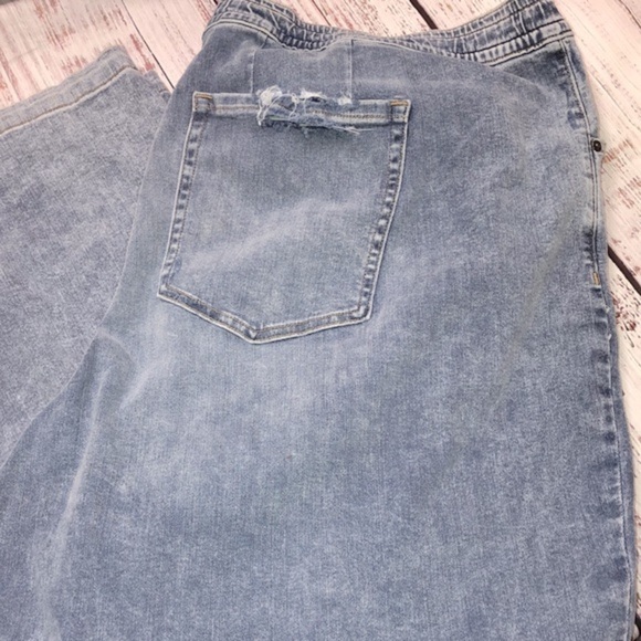 Lane Bryant wide leg fit mid rise Pull on jeans size 28 new tags - Picture 1 of 10